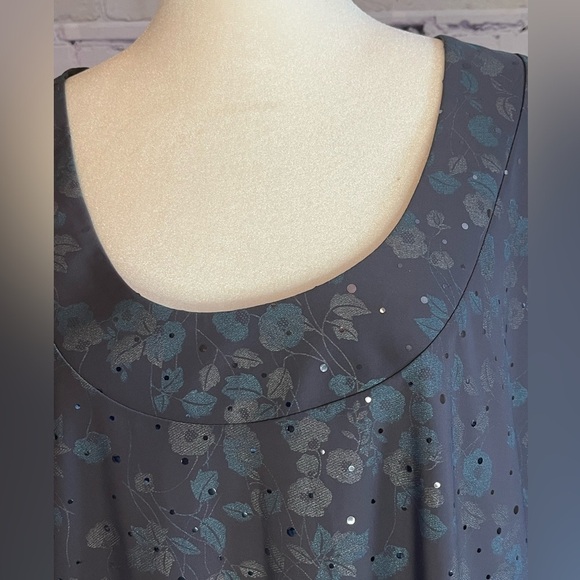 Susan Graver gray blue floral sequined top size 2x - Picture 4 of 5